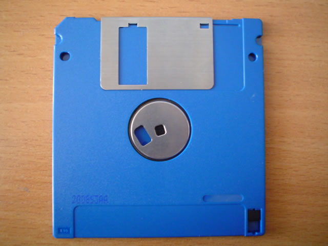 A 3.5-inch double-density floppy disk with a capacity of 720 KB